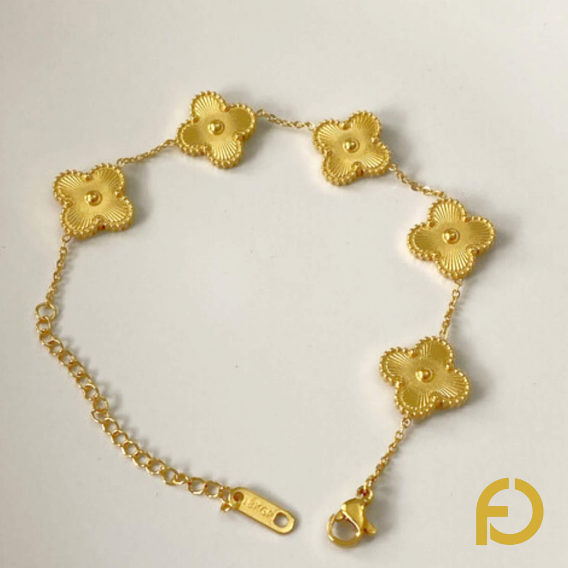 InShot_20241103_005021993 Vancleef Golden Clover Bracelet - Stainless Steel Jewelry in Pakistan - Fostelle