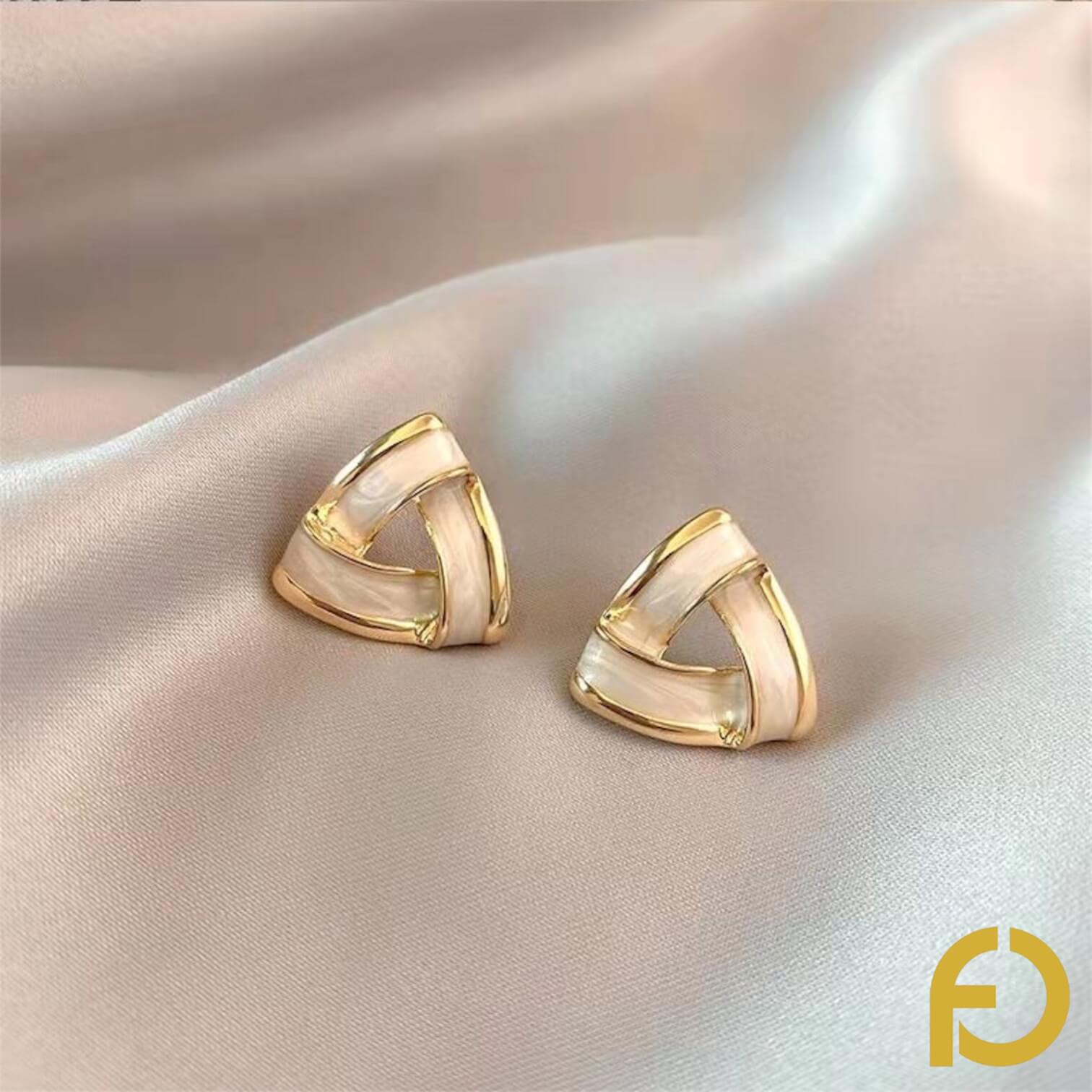 WAMB8312 Geometric Triangle Studs - Stainless Steel Jewelry in Pakistan - Fostelle