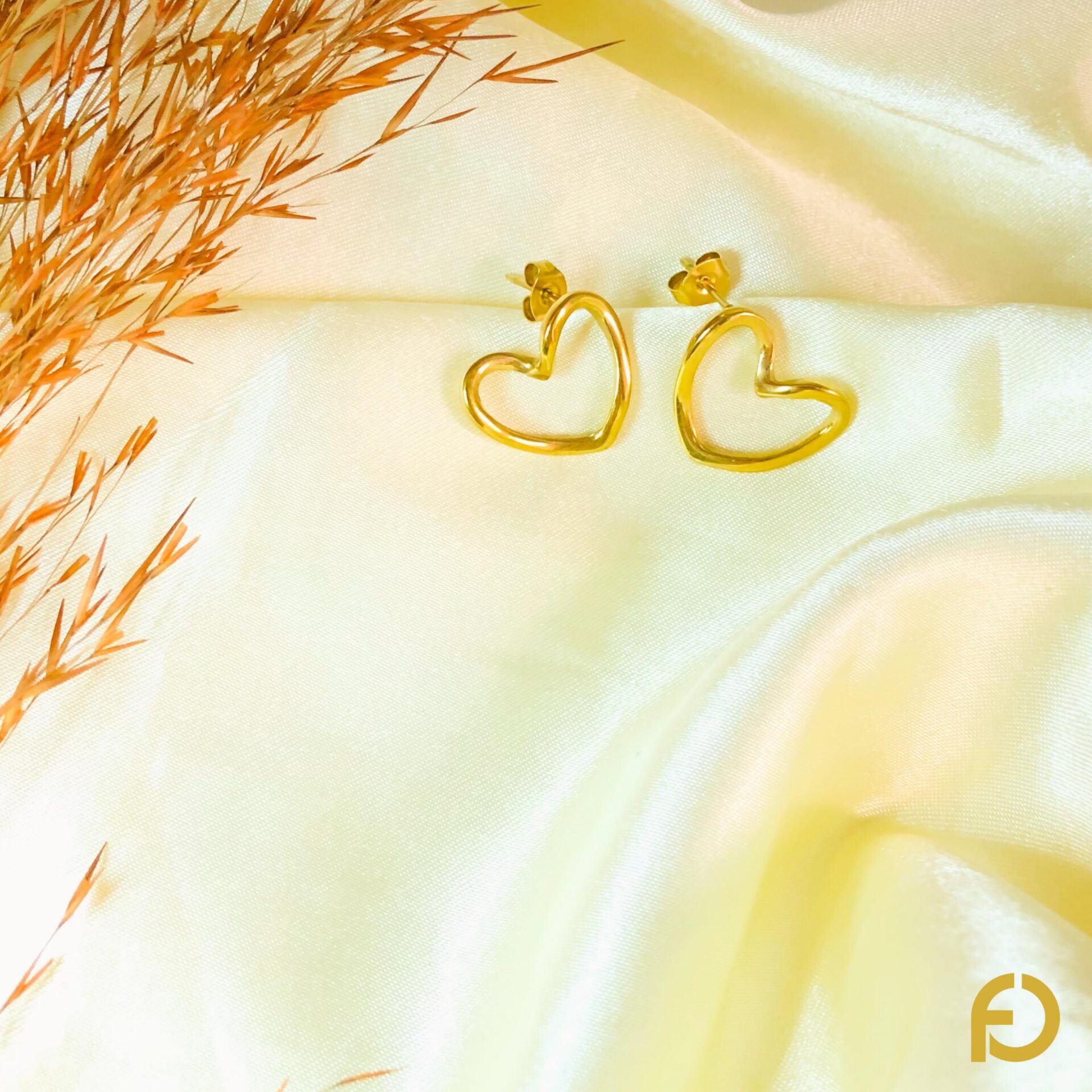 2025/11/1000122163.jpg Veloura Studs - Stainless Steel Jewelry in Pakistan - Fostelle