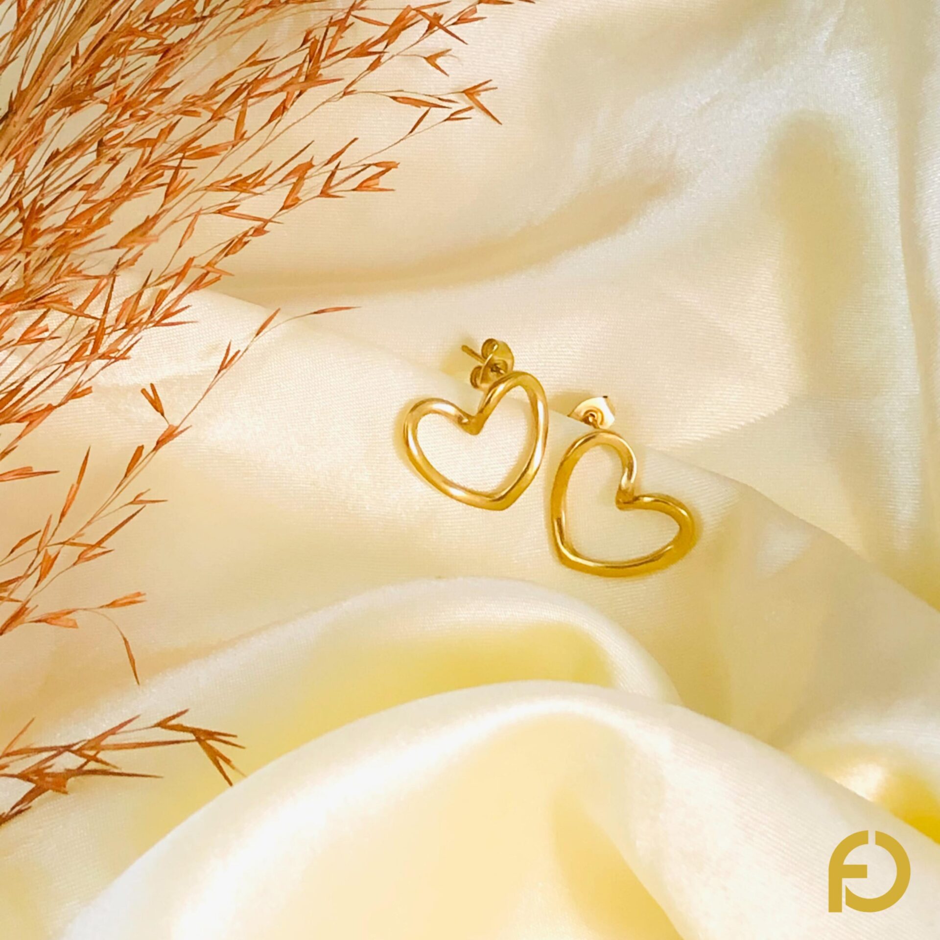 2025/11/1000122167.jpg Veloura Studs - Stainless Steel Jewelry in Pakistan - Fostelle